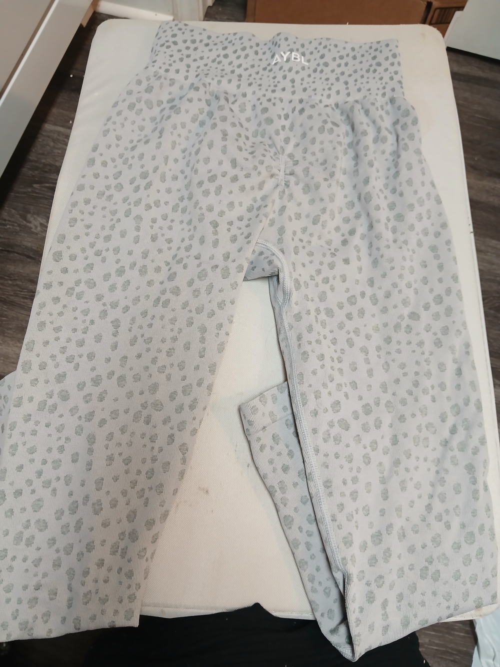 Aybl High-Waisted Light Gray Spotted Leggings - Picture 4 of 4